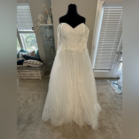 Rebecca Ingram “Summer” light ivory lace strapless bridal gown - Picture 1 of 6